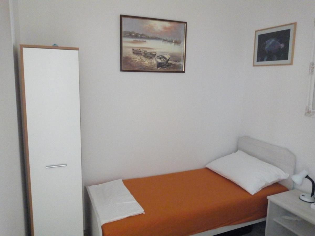 Vodice Mladen Apartman Za Familiju Exterior photo