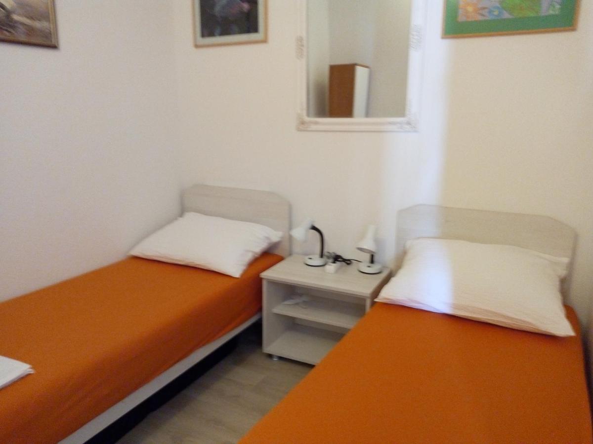 Vodice Mladen Apartman Za Familiju Exterior photo