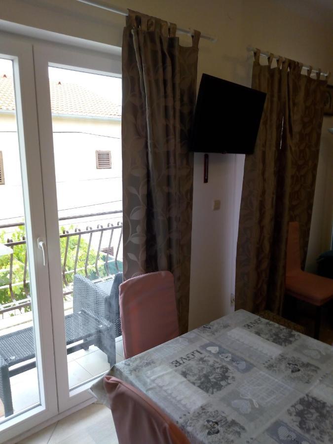 Vodice Mladen Apartman Za Familiju Exterior photo