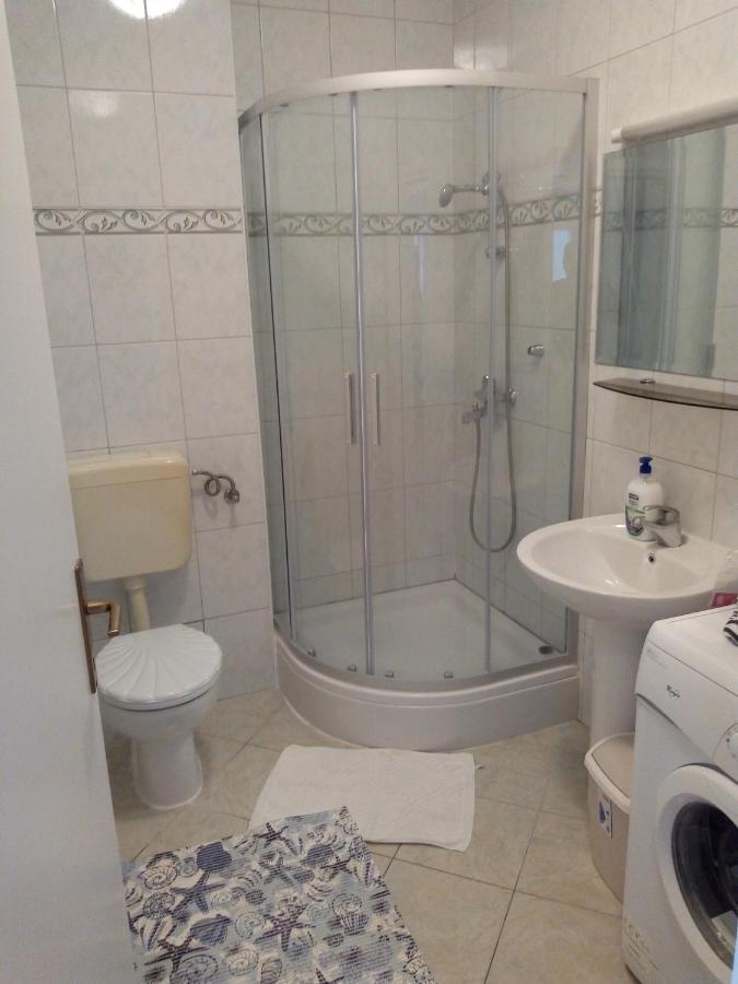 Vodice Mladen Apartman Za Familiju Exterior photo