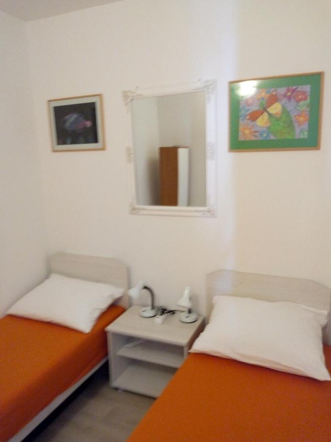 Vodice Mladen Apartman Za Familiju Exterior photo