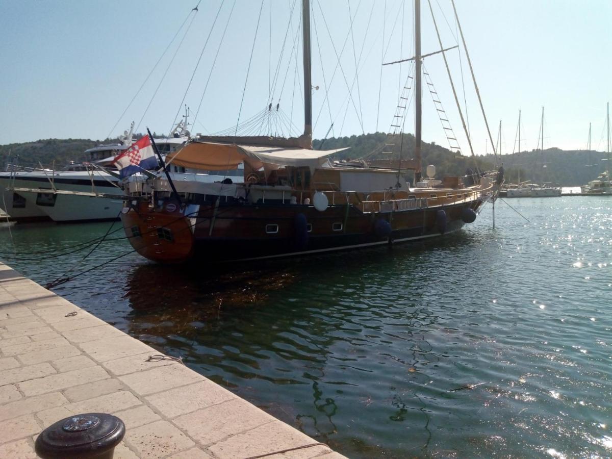 Vodice Mladen Apartman Za Familiju Exterior photo