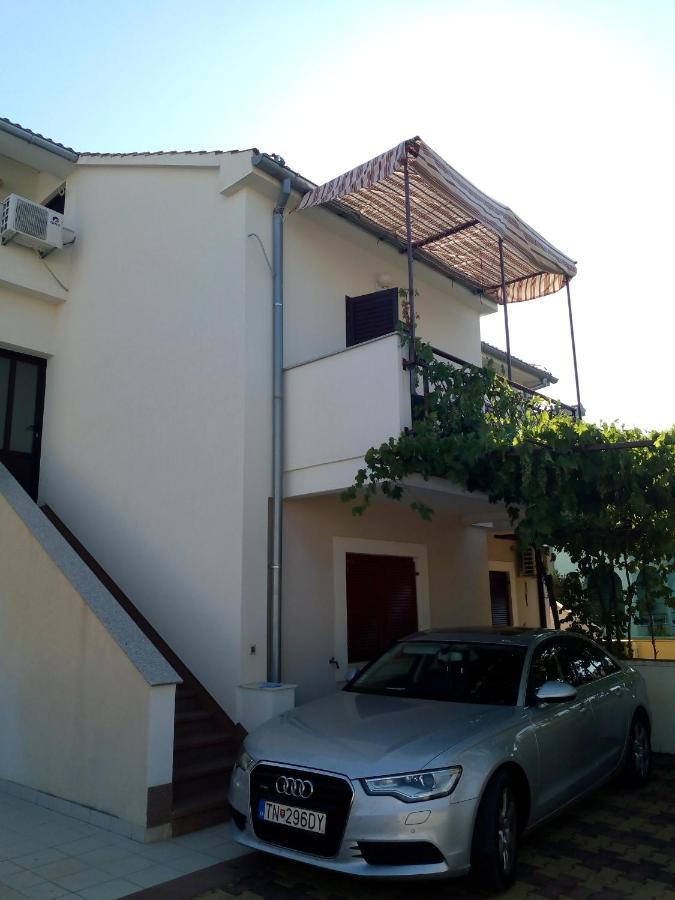 Vodice Mladen Apartman Za Familiju Exterior photo