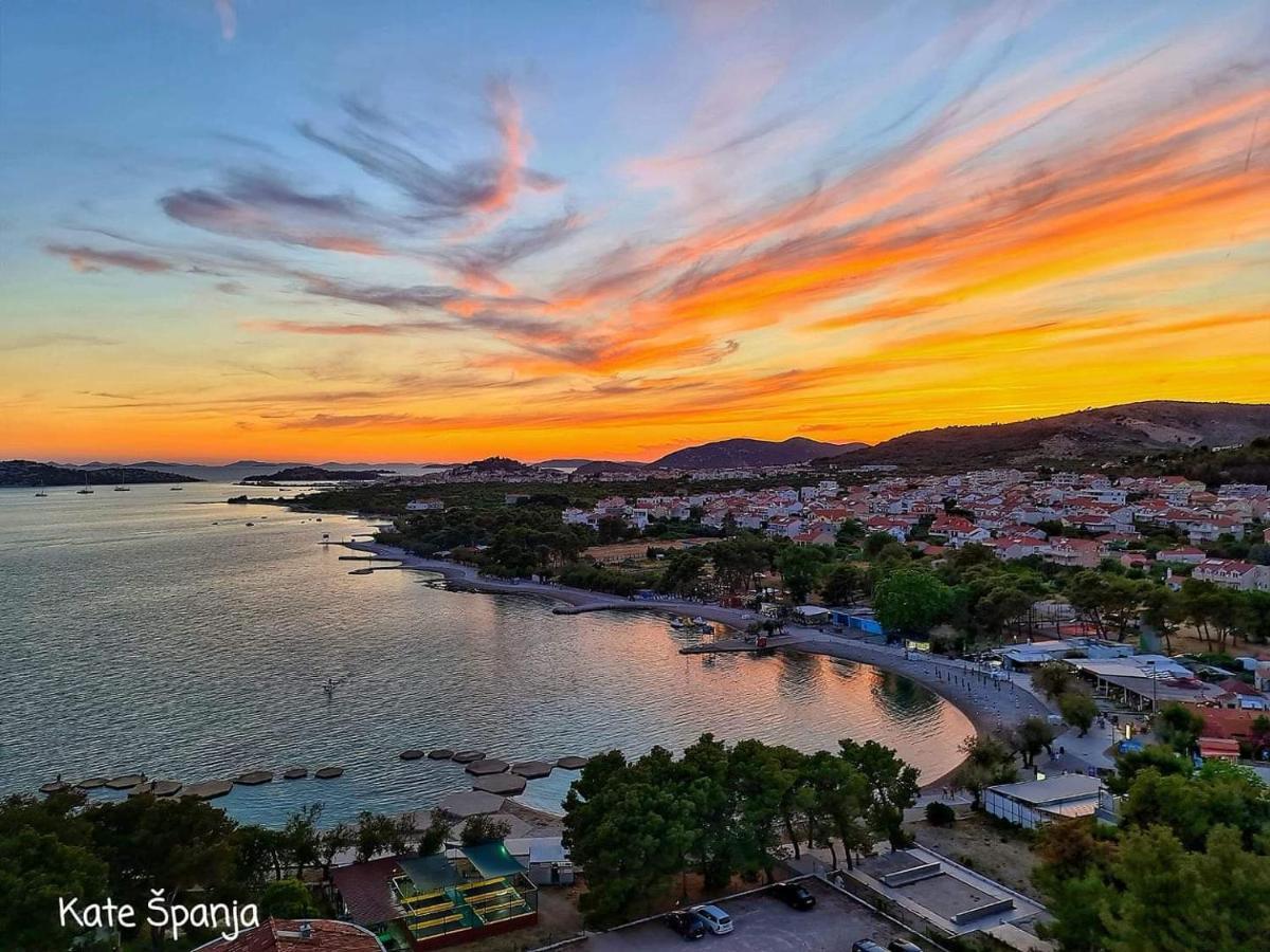 Vodice Mladen Apartman Za Familiju Exterior photo