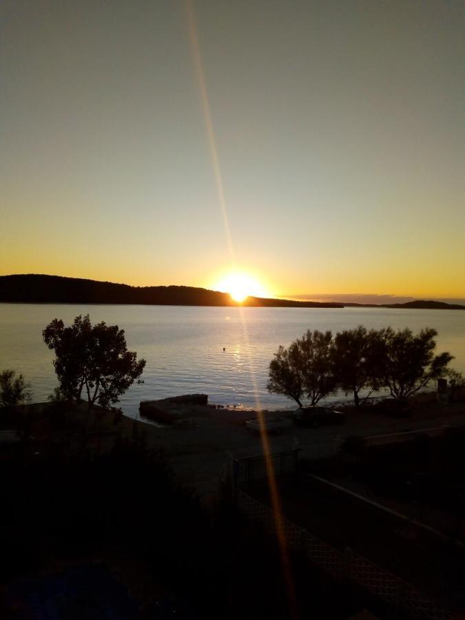 Vodice Mladen Apartman Za Familiju Exterior photo