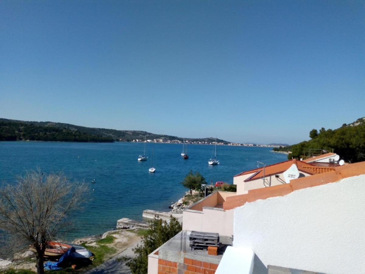 Vodice Mladen Apartman Za Familiju Exterior photo