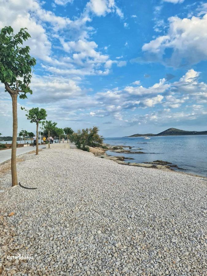 Vodice Mladen Apartman Za Familiju Exterior photo