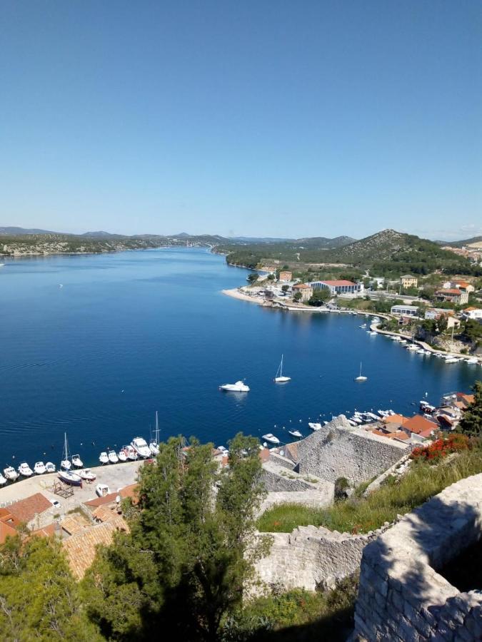 Vodice Mladen Apartman Za Familiju Exterior photo