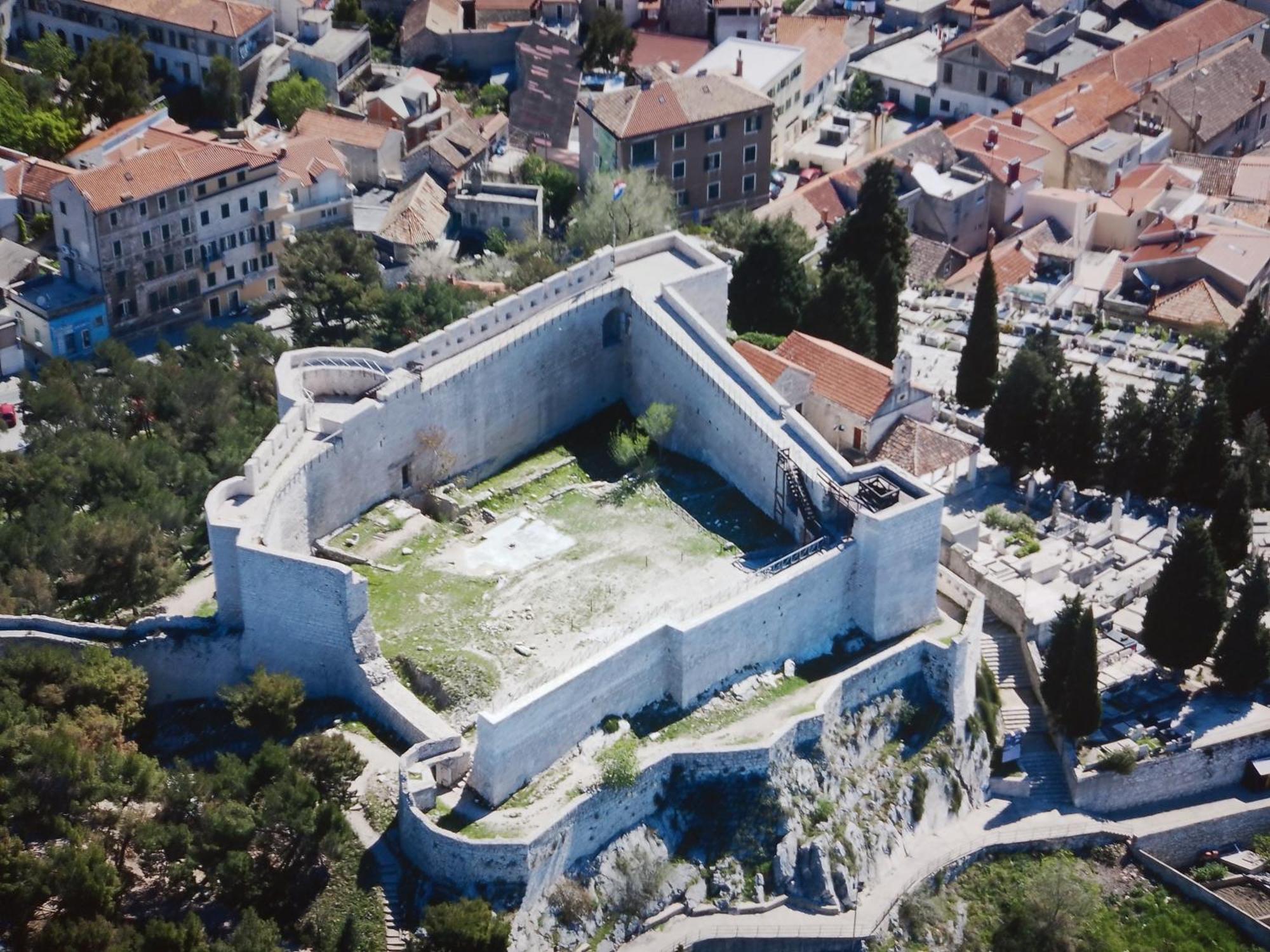 Vodice Mladen Apartman Za Familiju Exterior photo